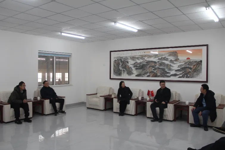 Verwelkom 'n afvaardiging van die Shandong Universiteit van Argitektuur om die aanleg te besoek en samewerking te verken